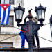 Workers repair streetlights on Paseo del Prado in Havana, in early 2025. Photo: Otmaro Rodríguez.