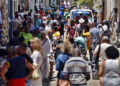 Passersby on a street in Havana, May 2025. Photo: EFE/Ernesto Mastrascusa.