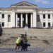 Steps of the University of Havana. Photo: EFE/Ernesto Mastrascusa.