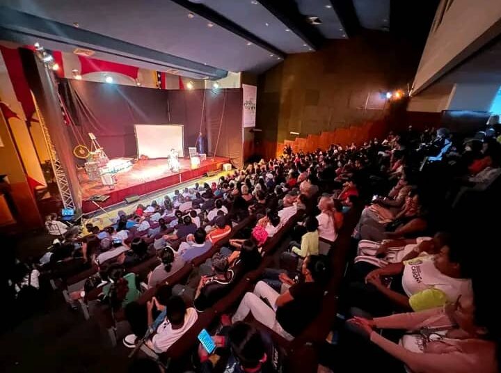 The audience that usually fills the performances at the Virgilio Piñera Theater.