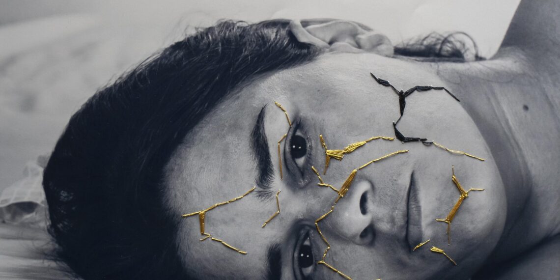 Photograph of a woman by the author Adriana Mugia