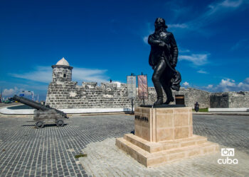 Statue of Francisco de Miranda, on the La Punta esplanade and in the surroundings of the fortress of the same name, in Havana.