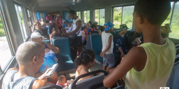 Havana residents on the Guanabo train