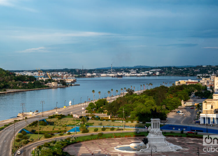 Havana Bay. Cubans