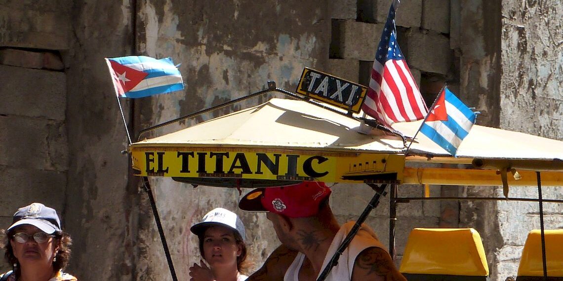 Transport in Cuba. public transportation in Havana.
