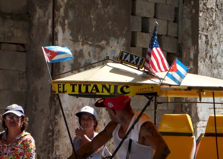 Transport in Cuba. public transportation in Havana.