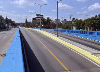 Empty streets in Havana. Photo: EFE/Ernesto Mastrascusa.