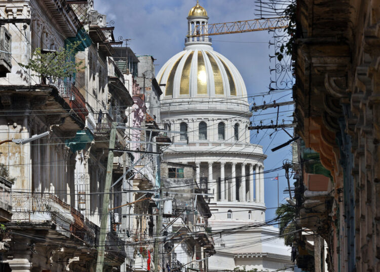 Photo: EFE/Jorge Mastrascusa.