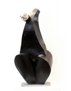 Fotografía cedida que muestra la escultura "Fathima en traje de noche" del escultor cubano-estadounidense Armando Pérez Alemán. Foto: EFE / Cortesía Armando Pérez Alemán.