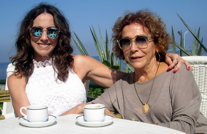 Tahimí junto a su madre, la actriz Coralia Veloz. Foto: Sundred Suzarte.