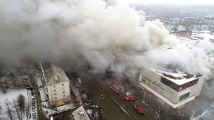 Incendio en Kemerovo, Siberia, el 25 de marzo del 2018. Foto: Ministerio de Situaciones de Emergencia de Rusia, vía AP.
