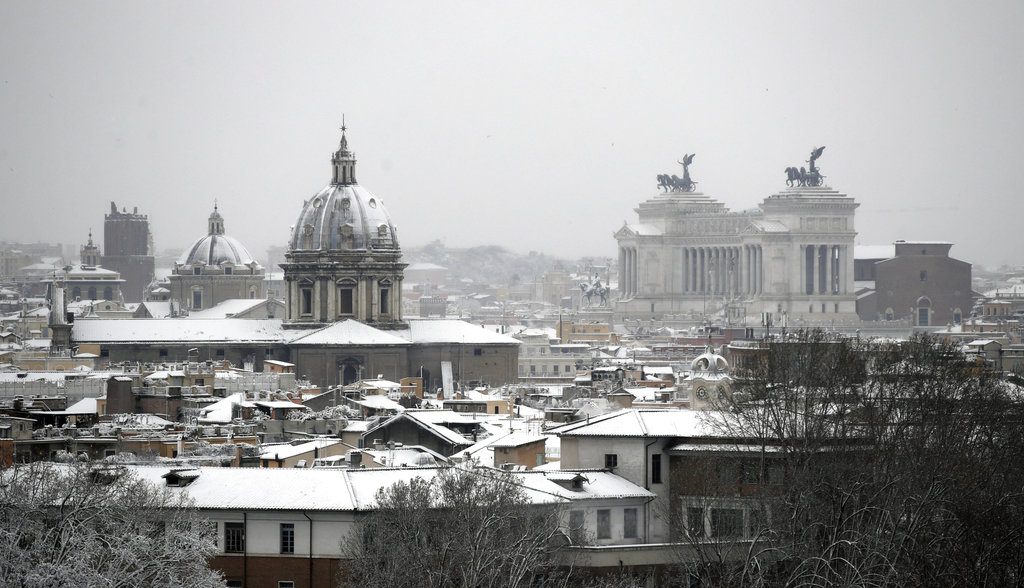 Una vista del paisaje de Roma, con el Monumento al Soldado Desconocido a la derecha, tras una nevada el 26 de febrero de 2018. Foto:Alessandra Tarantino / AP.