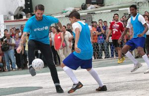 Sergio Ramos, capitán del Real Madrid, jugó fútbol callejero en La Habana. Foto: Otmaro Rodríguez.