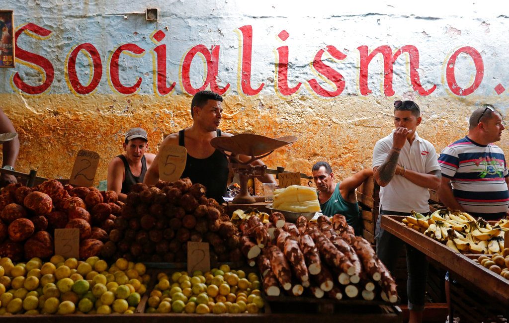 Mercado estatal en La Habana. Foto: Desmond Boylan / AP.