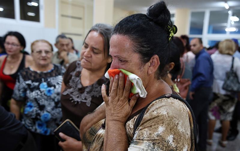 The mourning of the families. Photo: EFE.