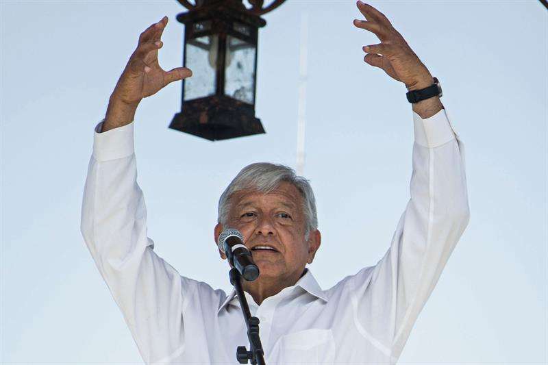 El líder del Movimiento Regeneración Nacional (Morena) durante un acto de campaña, en el municipio de Uriangato, en el estado de Guanajuato, México, el 31 de mayo. Foto: EFE / Prensa Candidato. 