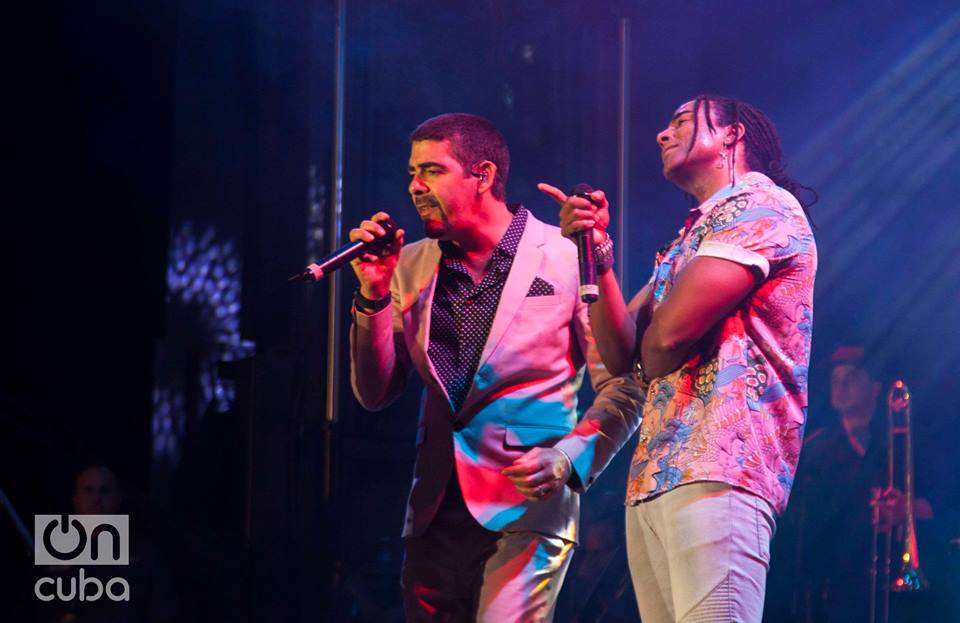 Roldán y Yotuel. durante el concierto de Orishas en el Festival Havana World Music. Foto: Claudio Pelaez Sordo.
