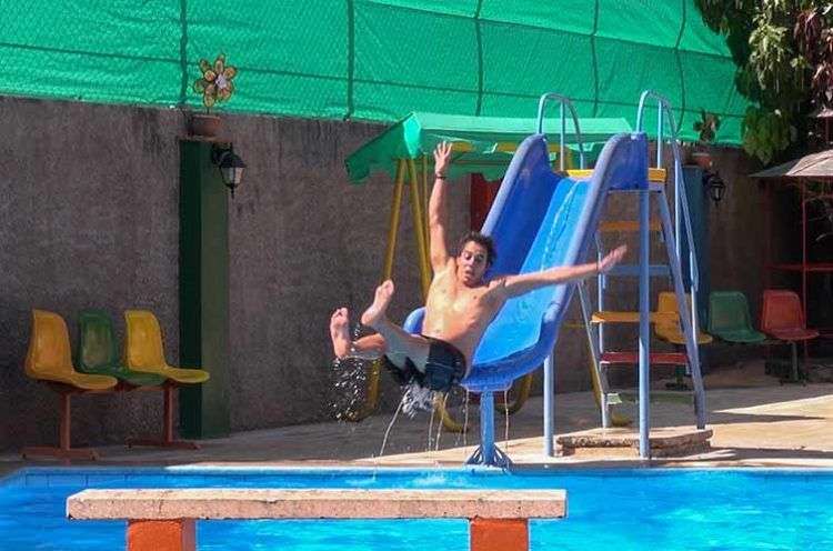 Las piscinas de particulares se han convertido en una opción para un sector de cubanos con ingresos medios / Foto: Raquel Pérez.