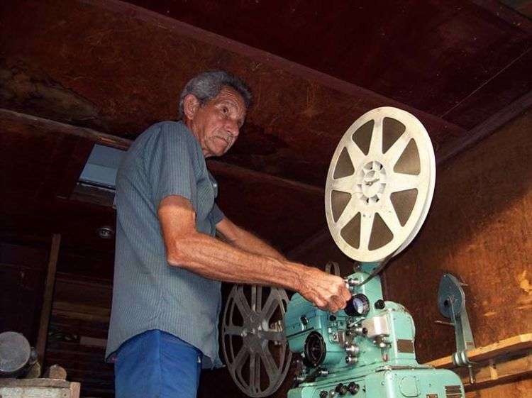 "En aquellos años Lugareño, en Minas, tenía cine y mis padres me llevaban a disfrutar la maravilla de la pantalla grande" / Foto: Cortesía del autor.