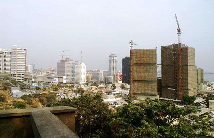 El gobierno de Angola prioriza la creación de infraestructura.