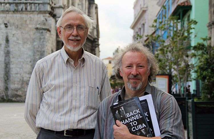 William LeoGrande y Peter Kornbluh en La Habana