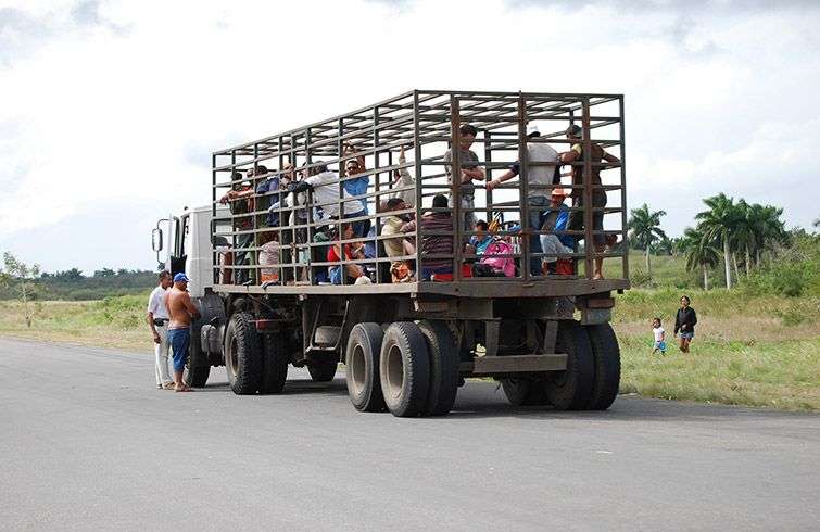 Interprovincial trips are sometimes performed on vehicles without the minimum safety / Photo: Raquel Perez.