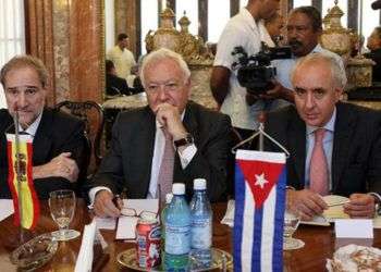 José Manuel García-Margallo, Ministro de Asuntos Exteriores y Cooperación de España (al centro), en La Habana / Foto: Tomado de EFE.