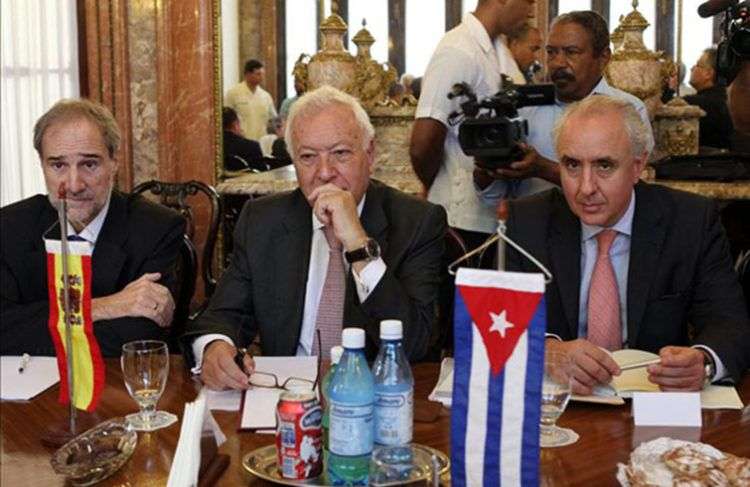 José Manuel García-Margallo, Ministro de Asuntos Exteriores y Cooperación de España (al centro), en La Habana / Foto: Tomado de EFE.