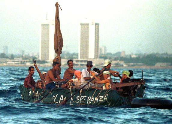 Luego del 17D las cifras de cubanos que se han aventurado al mar para tocar tierra estadounidense se han multiplicado por el miedo a que cesen los privilegios de la política Pies Secos Pies Mojados