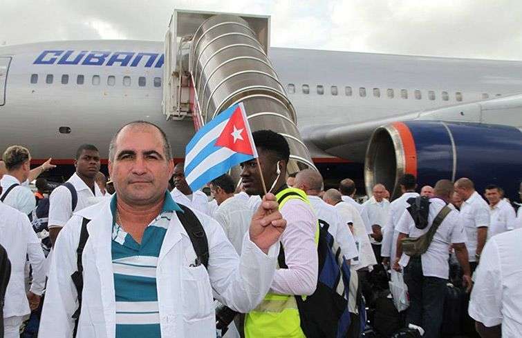 Cuba ha destinado unos 461 voluntarios para combatir el brote del virus de Ébola en África.