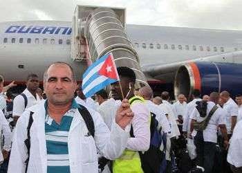 Cuba ha destinado unos 461 voluntarios para combatir el brote del virus de Ébola en África.
