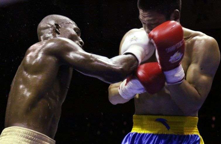 Julio César La Cruz contra Guojun Shi / Foto: World Series Boxing 2015.