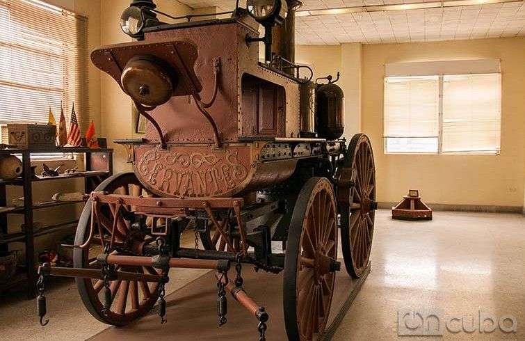 Coche bomba ¨Cervantes¨ manufacturado en 1872, por la firma Shand, Mason & Co. de Inglaterra / Foto: Alejandra Angulo Alonso