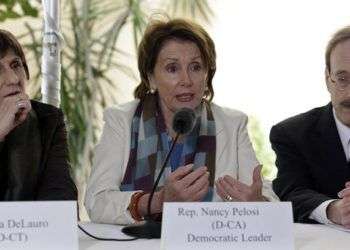 Nancy Pelosi, al centro, Líder de la Minoría demócrata de la Cámara de Representantes de Estados Unidos / Foto: Reuters