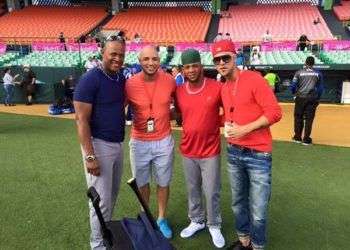 Félix Pérez y Hassan Pena junto a Alexander Malleta y Yadiel Hernández, integrantes de los Vegueros en la Serie del Caribe.
