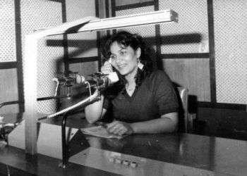 Consuelo Almaguer en la popular emisora Radio Mambí en Santiago de Cuba