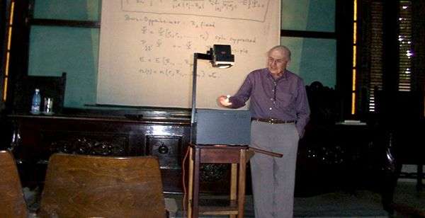 Walter Kohn, Nobel Prize in Chemistry in 1998, is one of the American physicists who visited the University of Havana and lectured there / Photo: Courtesy of the interviewee