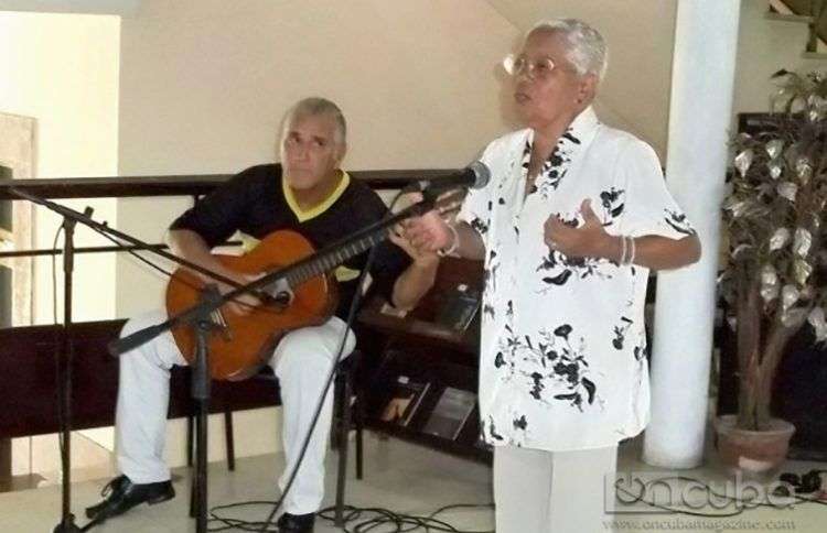 Chely Romero y el guitarrista acompañante Marcos Cobas / Foto: Miguel Noa