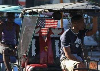 Bicitaxis a la espera de turistas norteamericanos Foto: EFE