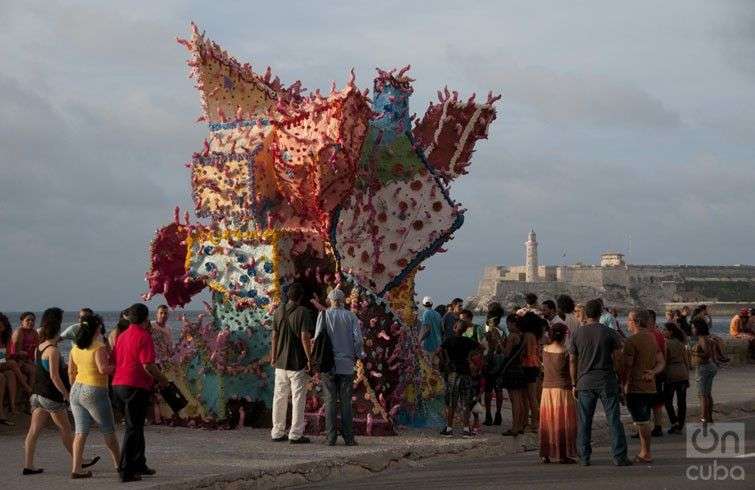 Detrás del Muro. 12 Bienal de La Habana. Foto: Alejandro Yero.