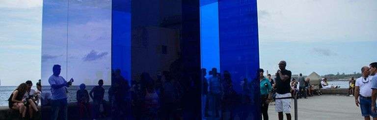 Cubo azul, de Rachel Valdés