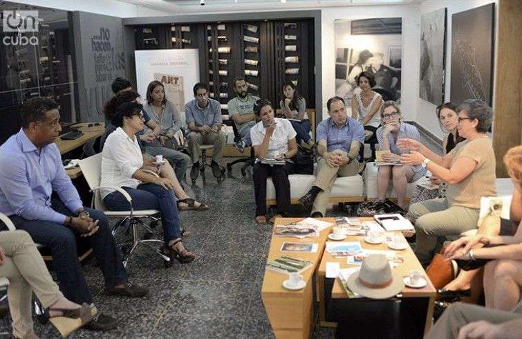 Miembros de una delegación empresarial norteamericana visitaron la sede de OnCuba. Foto: Alain L. Gutiérrez