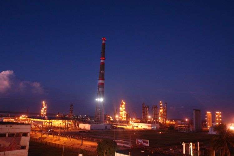 Refinería de petróleo “Camilo Cienfuegos”