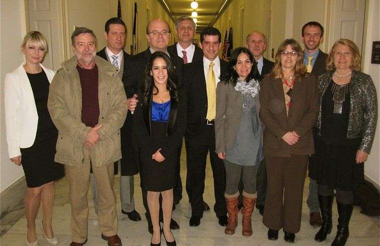 Durante uno de los viajes a Washington, junto al miembro de la Cámara de Representantes James McGovern, demócrata de Massachusetts.