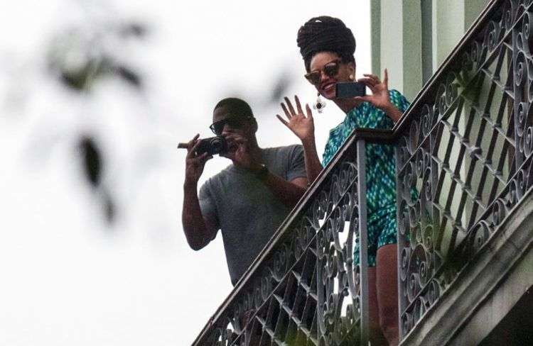 Beyoncé y Jay-Z visitaron Cuba en abril de 2013. Durante tres días en La Habana se regalaron un viaje para celebrar su aniversario. Foto: Stringer/AFP/Getty Image