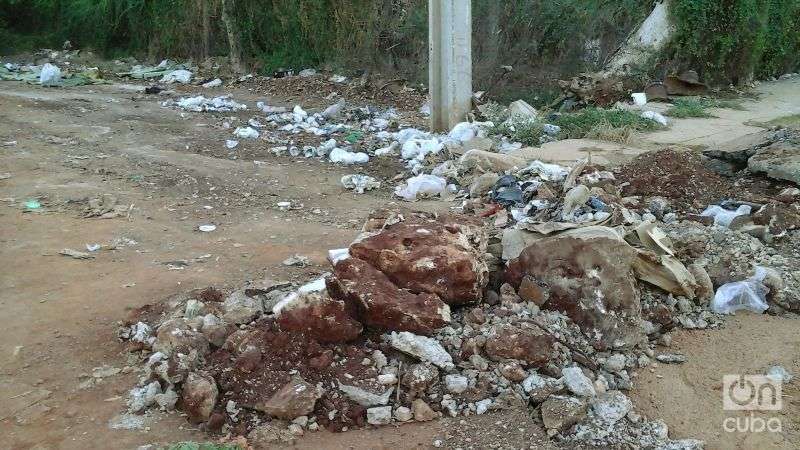 Escombros y basura, Cojímar. Foto: Arturo Arango