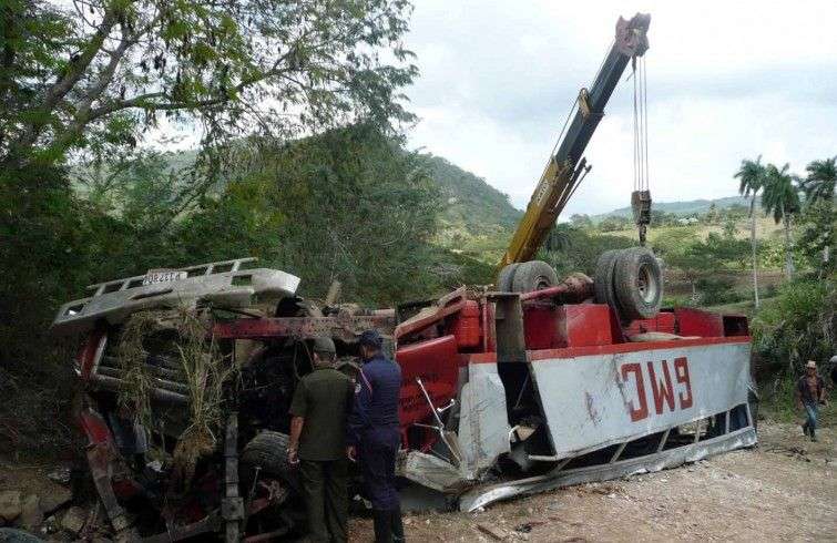 Accidente de tránsito en la Sierra Maestra. Foto: Armando Contreras Tamayo.