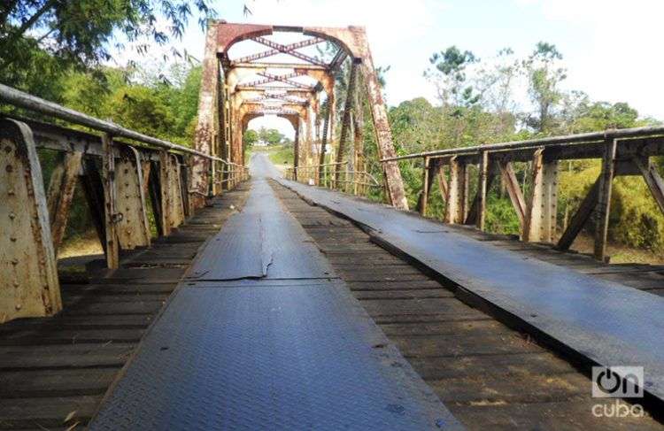 Puente más cercano al poblado de Guane / Foto: Eduardo González