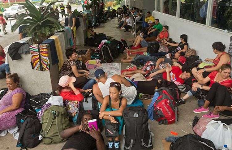 Emigrantes cubanos en Centroamérica durante la crisis migratoria de 2015. Foto: La Tribuna, de Honduras.