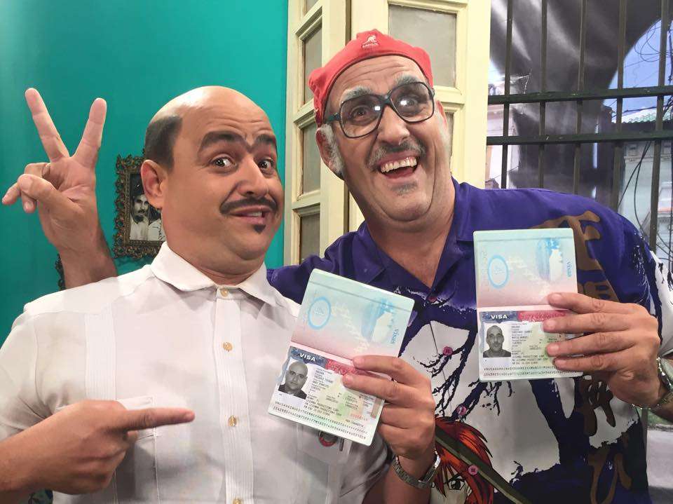 Andy Vázquez y Mario Sardiñas (Chequera) celebran la visa otorgada para ir a Estados Unidos. Foto tomada de su perfil de Facebook